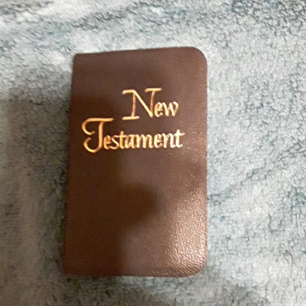 New Testament Bible in very good condition